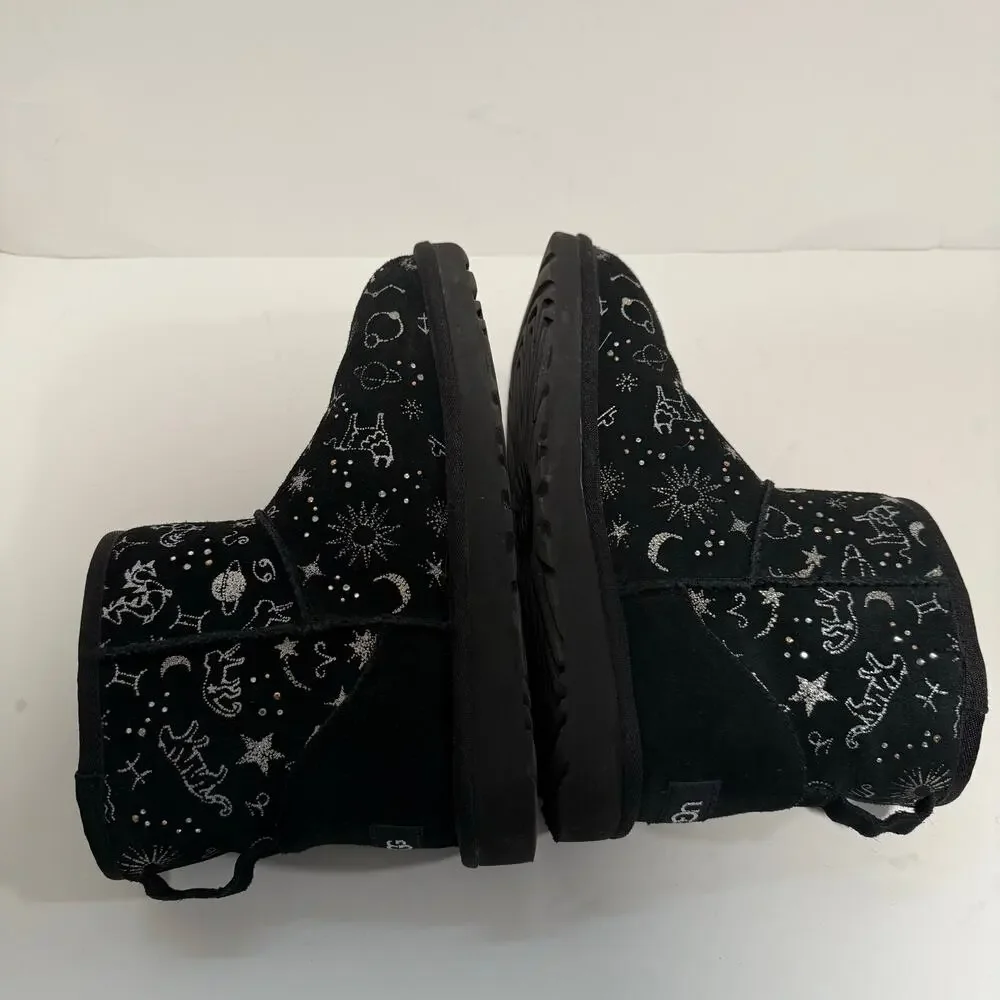 UGG Women's Classic Zodiac Short Boots Black 7‎ Suede